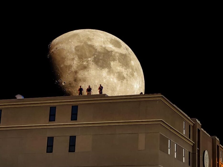 TOPOFCOURTHOUSE Keeping Watch